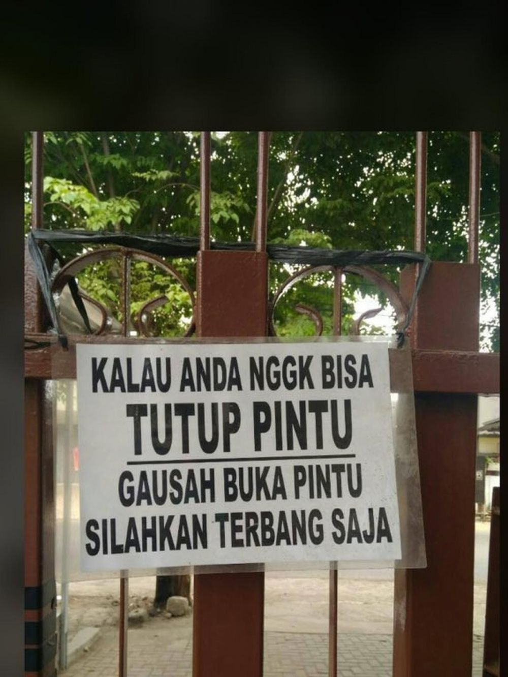Akibat Suka Bandel, 4 Peringatan “Harap Tutup Pintu” Ini Jadi Ngegas